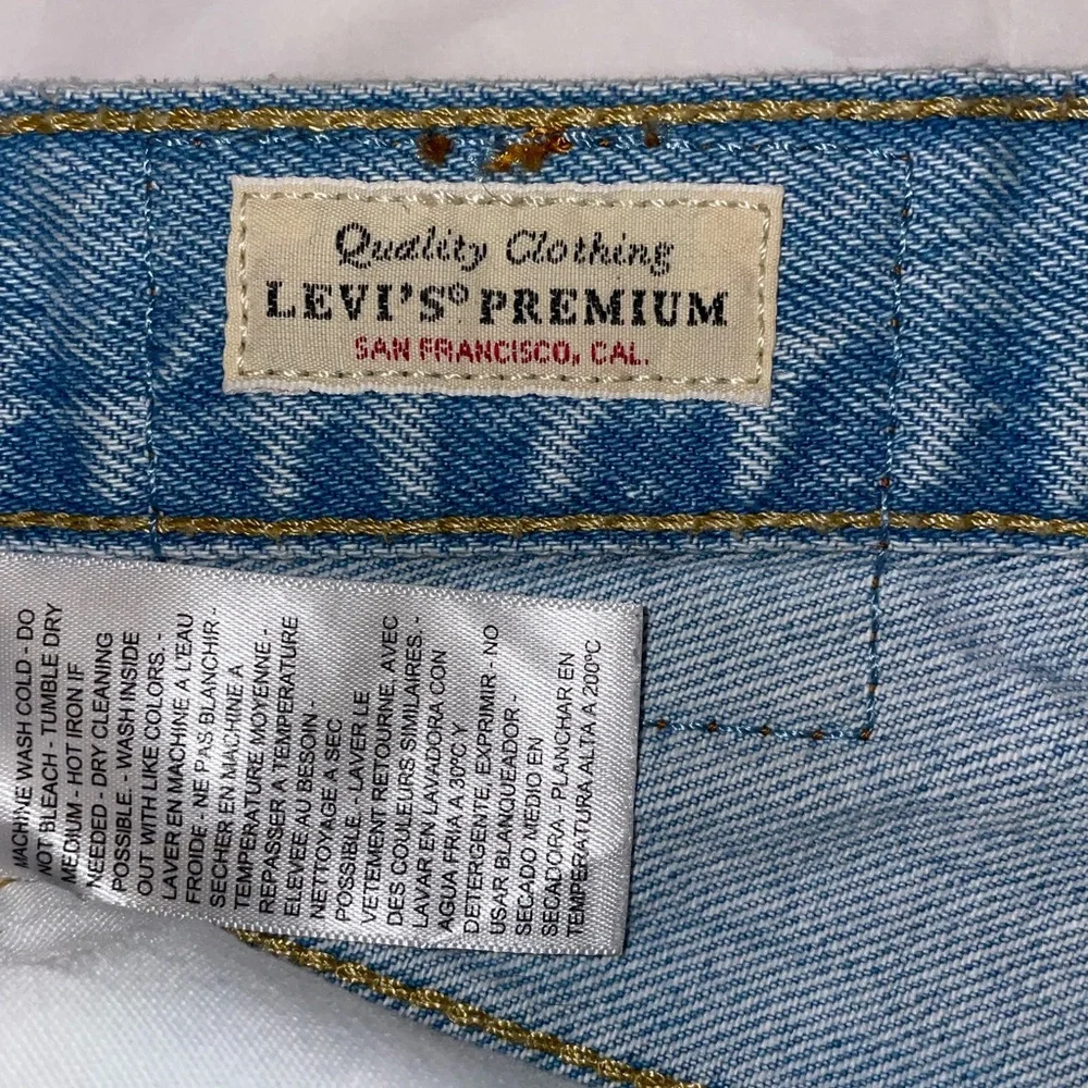 LEVIS HIGH RISE RIPPED SHORTS SIZE W26 - Picture 4 of 6